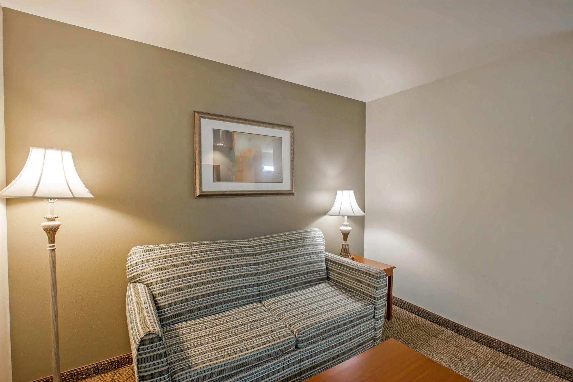 Quality Inn & Suites Germantown North Eksteriør billede